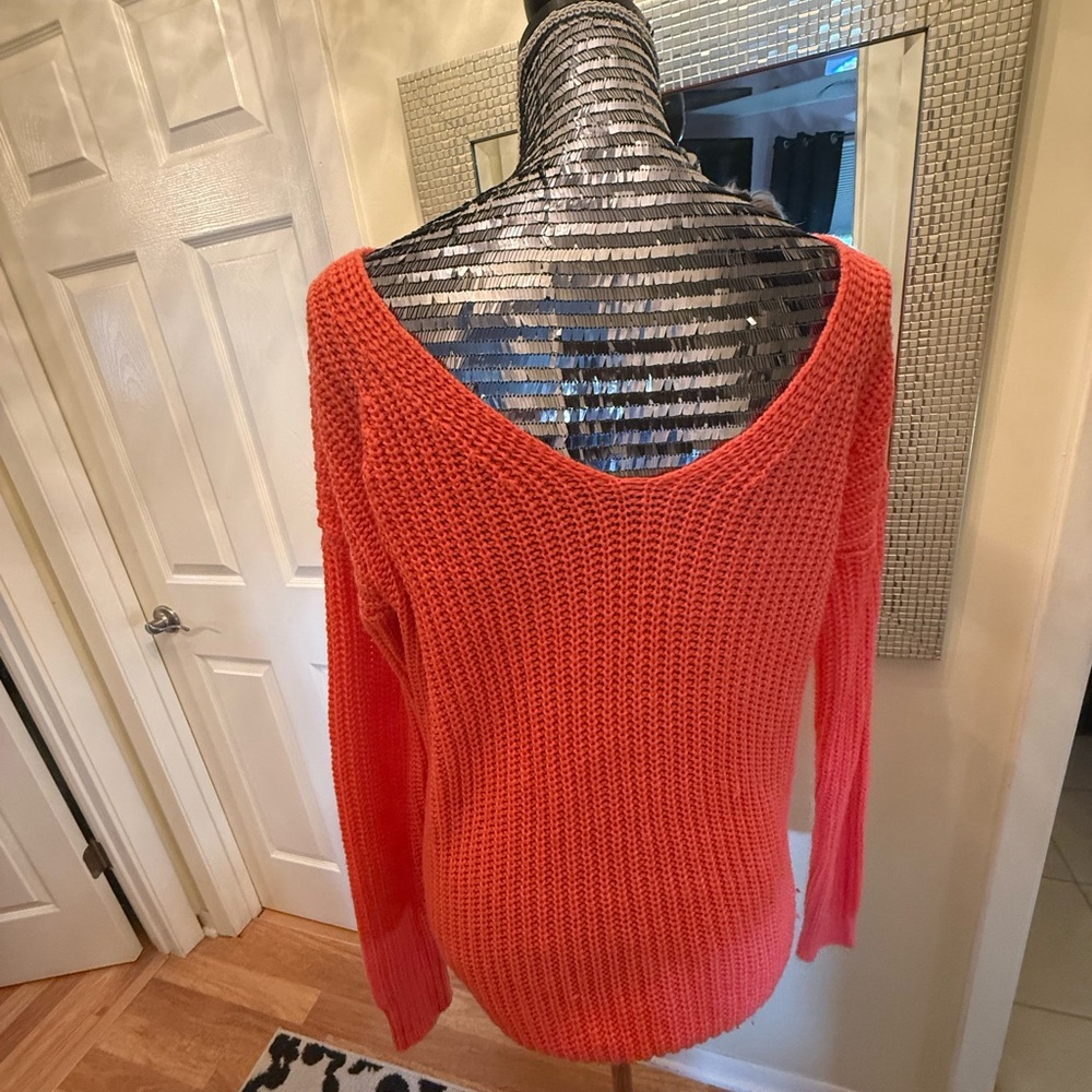 Scoop neckline top